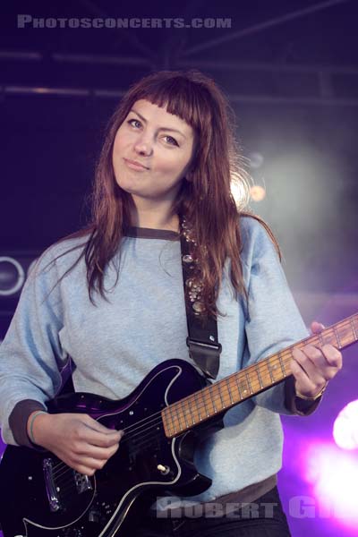 ANGEL OLSEN - 2014-08-14 - SAINT MALO - Fort de St Pere - Scene des Remparts - 